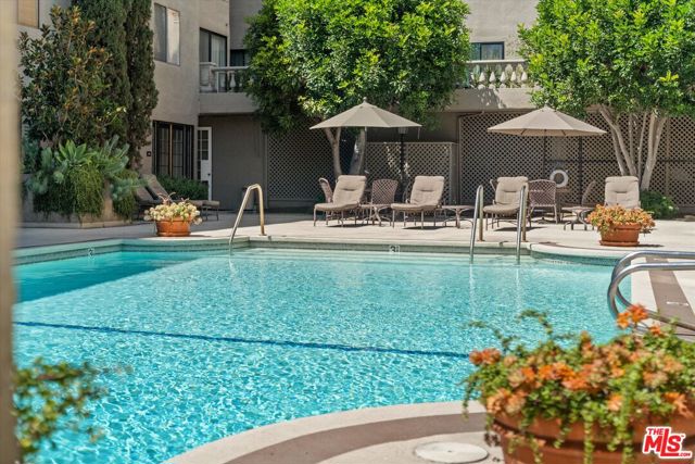 8455 Fountain Avenue, West Hollywood CA: https://media.crmls.org/mediaz/29153a55-034c-4143-8dc5-3cd4fcdefb2c.jpg