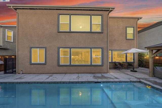 2305 Augusta Ave, Tracy CA: https://media.crmls.org/mediaz/29153d48-aac7-4937-b2e8-4f07cb9aafe9.jpg