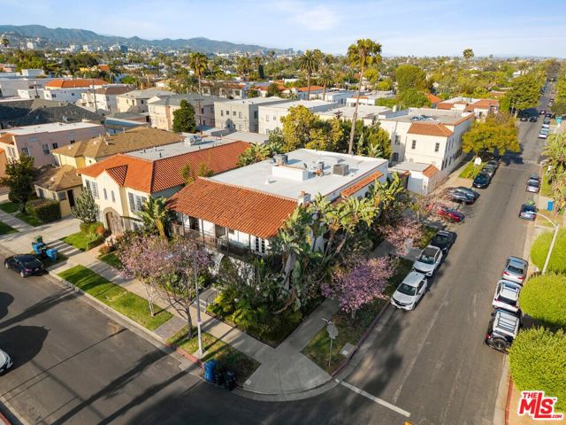 500 N Genesee Avenue, Los Angeles CA: https://media.crmls.org/mediaz/29153ecd-dc9a-4646-8663-912617198e75.jpg