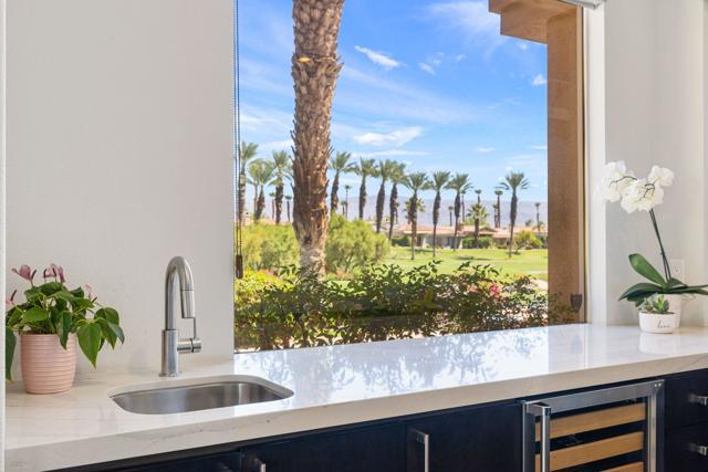 461 White Horse Trail, Palm Desert CA: https://media.crmls.org/mediaz/29154b34-b40d-45c7-b9f9-43ac17232bd2.jpg