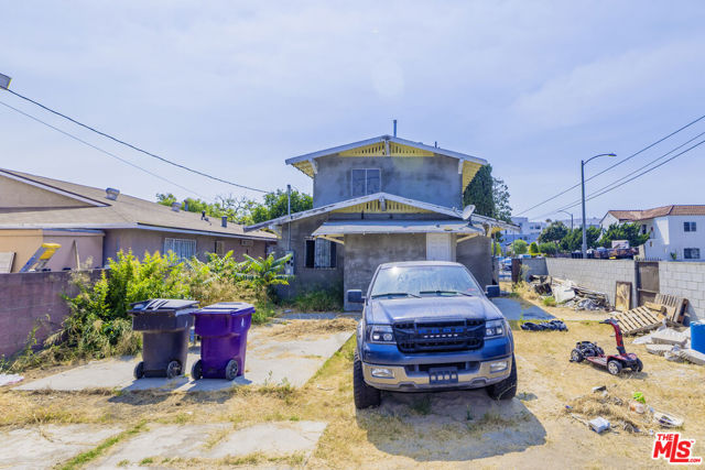 1890 Pasadena Avenue, Long Beach CA: https://media.crmls.org/mediaz/291635df-c3b4-4189-910d-120411d0bea7.jpg