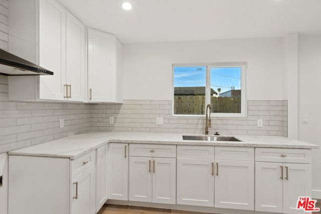 4340 2nd Avenue, Los Angeles CA: https://media.crmls.org/mediaz/29165b69-ff4b-48a2-bb26-9603f202e954.jpg