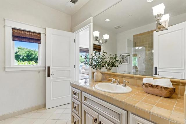 45 Sneckner Court, Menlo Park CA: https://media.crmls.org/mediaz/2916f009-bac4-4609-bc98-56850064471e.jpg