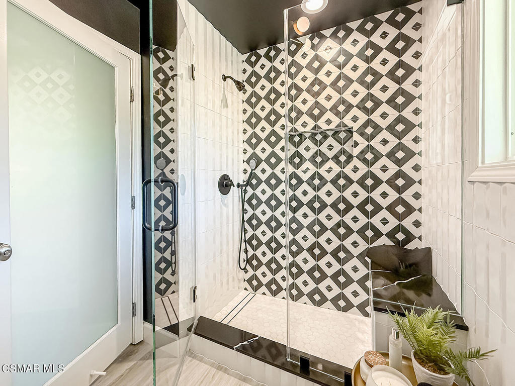 https://media.crmls.org/mediaz/29170a02-715d-4361-ae1a-b3a62c1345b1.jpg?preset=X-Large