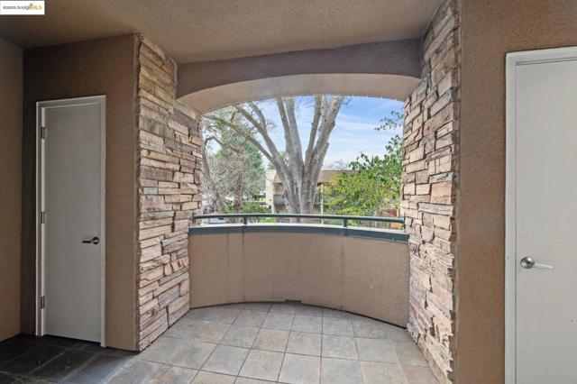 1310 Creekside Dr, Walnut Creek CA: https://media.crmls.org/mediaz/291725bd-d015-4a17-821a-e98bbbb002e9.jpg