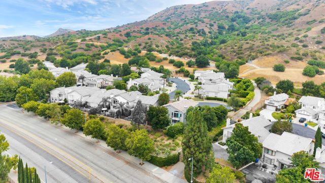 19638 Kilfinan Street, Porter Ranch CA: https://media.crmls.org/mediaz/29173cf9-65cc-4ce8-9297-e2efb39e69dd.jpg