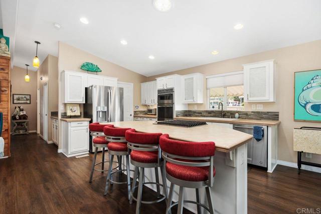 1600 E. Vista Way, Vista CA: https://media.crmls.org/mediaz/29177411-e947-432e-ab8c-cf0721feae80.jpg