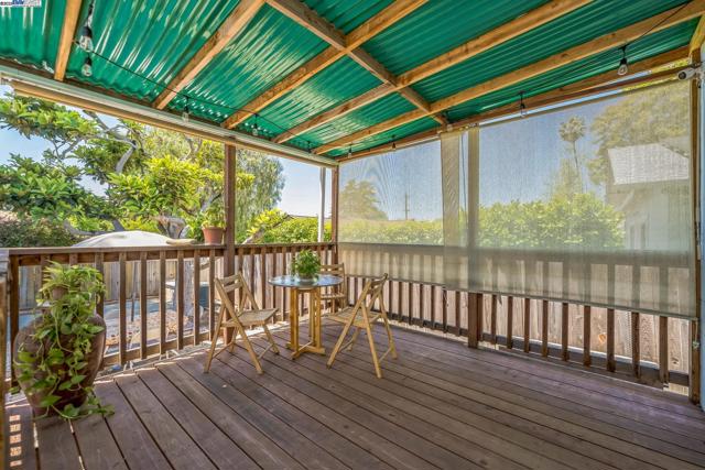 7525 Circle Hill Dr, Oakland CA: https://media.crmls.org/mediaz/291786db-da88-4890-be7d-1d4691e81de7.jpg