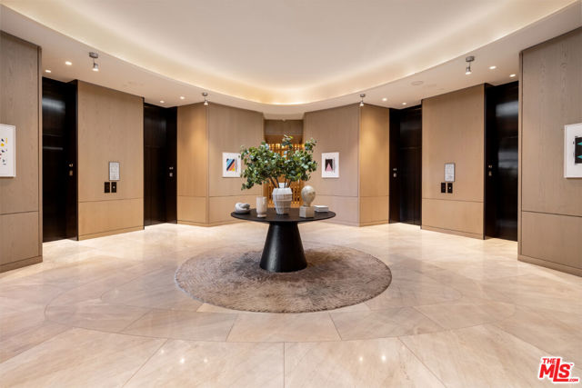 211 W Elm Court, Los Angeles CA: https://media.crmls.org/mediaz/291788dd-70f8-4c13-94f9-19e5050486c7.jpg