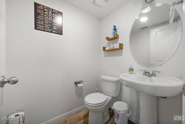 6200 Whaleback Avenue, Bakersfield CA: https://media.crmls.org/mediaz/29178b93-0117-4e3b-9318-6c3c0433cc02.jpg