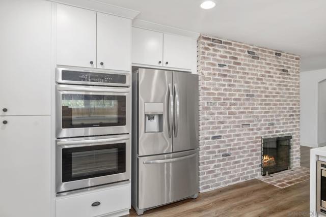 17268 Bernardo Oaks Dr, San Diego CA: https://media.crmls.org/mediaz/2917f221-4242-4ea2-9a6c-1292d000833e.jpg