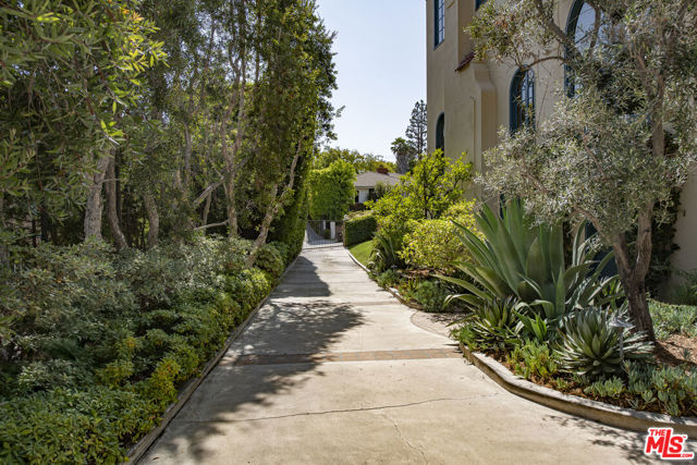 2250 N Berendo Street, Los Angeles CA: https://media.crmls.org/mediaz/2917fcfc-db6f-491e-a83e-654f22c66857.jpg