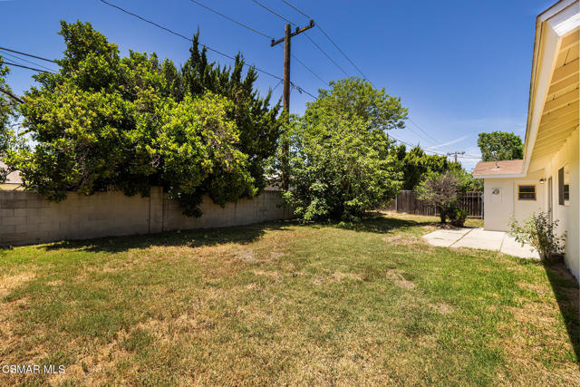 1077 Haven Avenue, Simi Valley CA: https://media.crmls.org/mediaz/29182bac-3673-47b3-b71a-282a350593bd.jpg