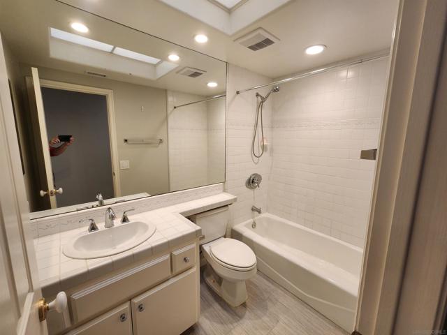 1402 Via Mil Cumbres, Solana Beach CA: https://media.crmls.org/mediaz/2918526a-ae1f-4594-868c-59974213b54c.jpg
