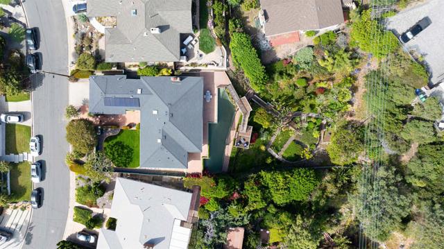 951 Skylark Dr, La Jolla CA: https://media.crmls.org/mediaz/2918672f-46a9-434b-a9b3-577507c692aa.jpg
