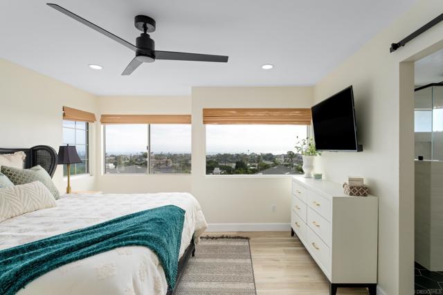 579 Hygeia Ave, Encinitas CA: https://media.crmls.org/mediaz/29189b66-7c0b-4eec-9cff-4b36af9613e1.jpg