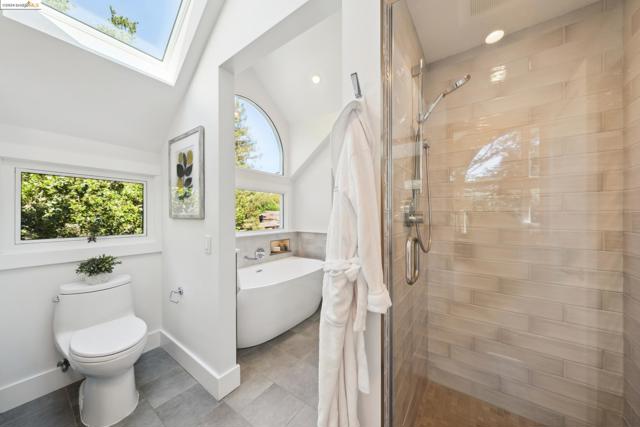 Image 38 of 59 For 5980 Harbord Dr