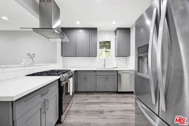 201 E 91st Street, Los Angeles CA: https://media.crmls.org/mediaz/2918bcd5-b99b-4119-b6d3-afa0d4bafa8a.jpg