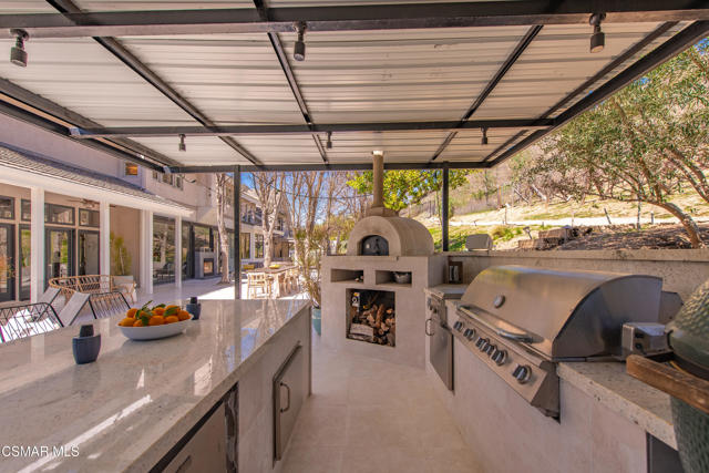 6144 1/4 Chesebro Road, Agoura Hills CA: https://media.crmls.org/mediaz/2918ec14-7932-43bd-8582-f4707d14f37a.jpg