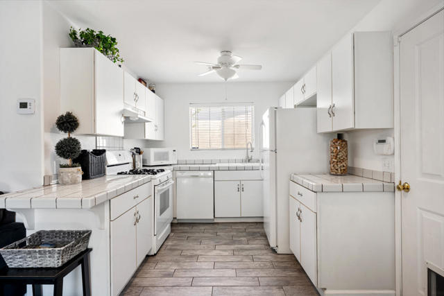 52775 Avenida Bermudas, La Quinta CA: https://media.crmls.org/mediaz/291913fc-affc-4368-a495-e458b9775bfe.jpg