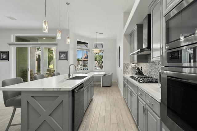 6 Taylor Avenue, Palm Desert CA: https://media.crmls.org/mediaz/2919480e-e4af-4a82-8898-d82d1934d453.jpg