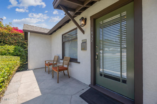 1430 Pepper Drive, Pasadena CA: https://media.crmls.org/mediaz/2919c96f-e6b0-44d2-8ea0-d7eae0d16e20.jpg