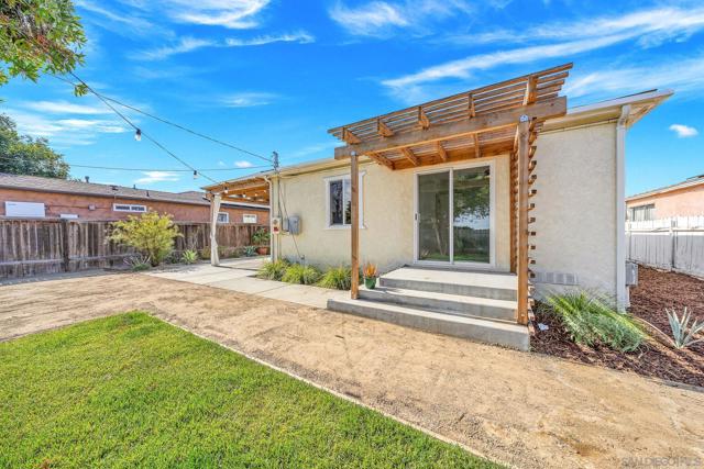 4991 Date Pl, San Diego CA: https://media.crmls.org/mediaz/2919e31e-a956-4402-b7d0-57f80cba31ee.jpg