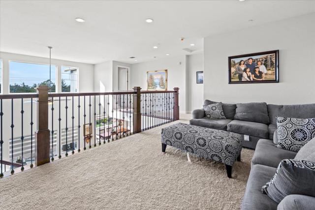 3013 Arido Way, Marina CA: https://media.crmls.org/mediaz/2919eb06-4382-4497-a9d5-48fe5052991e.jpg