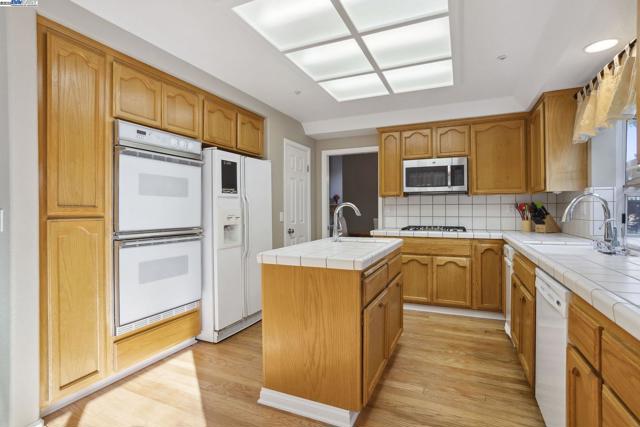 304 AVONDALE LANE, Livermore CA: https://media.crmls.org/mediaz/2919ef32-b351-4050-b454-3f5624727d03.jpg