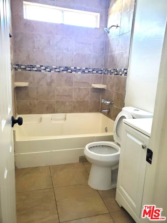 1819 S Gramercy Place, Los Angeles CA: https://media.crmls.org/mediaz/291a0a6b-997a-4682-8a38-ef2fa42412e9.jpg
