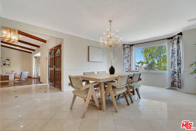 5025 Delita Place, Woodland Hills CA: https://media.crmls.org/mediaz/291ab330-5c9e-43eb-87b6-0170cd108752.jpg