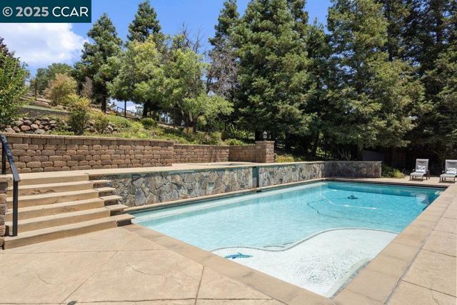 825 Bertram St, Walnut Creek CA: https://media.crmls.org/mediaz/291b1802-7ba7-4168-b39a-3e4dae5a2129.jpg