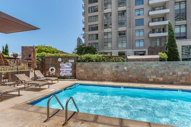 645 Front St, San Diego CA: https://media.crmls.org/mediaz/291bad86-31c5-4f57-bfb9-b92ed84b395f.jpg