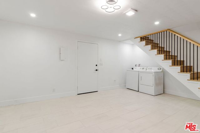 7550 Zombar Avenue, Van Nuys CA: https://media.crmls.org/mediaz/291bd7bb-27c3-4570-b80a-06682ee39a91.jpg