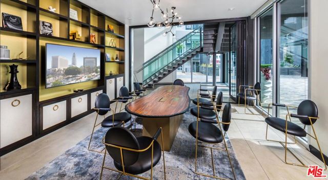 950 E 3rd Street, Los Angeles CA: https://media.crmls.org/mediaz/291c40f2-e0f2-4adb-9fd8-6862acd33bce.jpg