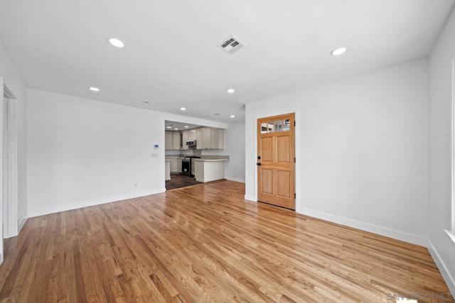 1663 Parrot St, San Diego CA: https://media.crmls.org/mediaz/291c737e-7189-4bcf-a36c-d55afedfa371.jpg