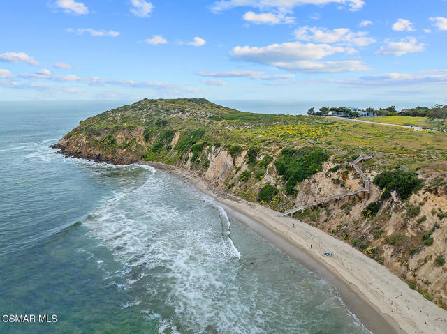 6972 Grasswood Avenue, Malibu CA: https://media.crmls.org/mediaz/291c7752-7edb-4449-bc28-e7c4b7135241.jpg