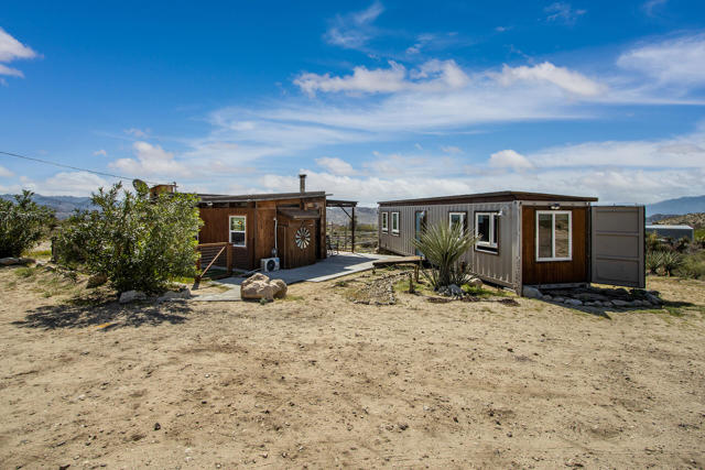 9223 N Star Trail, Morongo Valley CA: https://media.crmls.org/mediaz/291c9762-fd23-4b51-9364-df1abdcc9d89.jpg