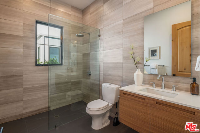 636 N Kilkea Drive, Los Angeles CA: https://media.crmls.org/mediaz/291c97df-4d70-40a1-a53e-1bb7aa29133d.jpg