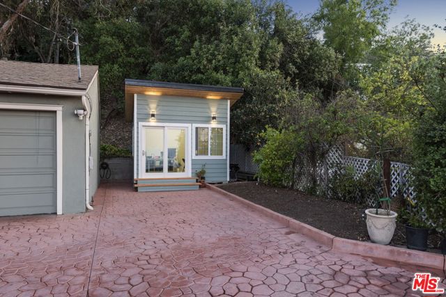 3313 Coy Drive, Sherman Oaks CA: https://media.crmls.org/mediaz/291d06a8-e696-4701-880e-568f98a43c36.jpg