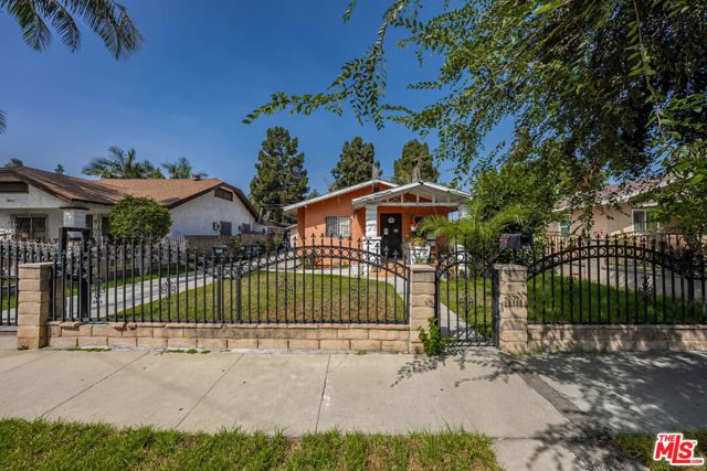 Image 2 for 7805 Whitsett Ave, Los Angeles, CA 90001