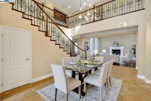 1037 Sunset Creek Ln, Pleasanton CA: https://media.crmls.org/mediaz/291d48b3-0456-468e-ab15-32de8c5e4e0f.jpg