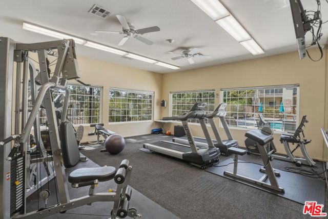 675 Oak Run Trail, Oak Park CA: https://media.crmls.org/mediaz/291d7eea-add5-400d-a0be-fac2a808293b.jpg