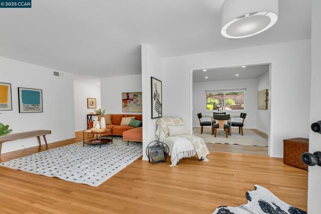 57 Jemco Ct, Pleasant Hill CA: https://media.crmls.org/mediaz/291de16c-da62-4107-9d9f-4cab9e51985a.jpg