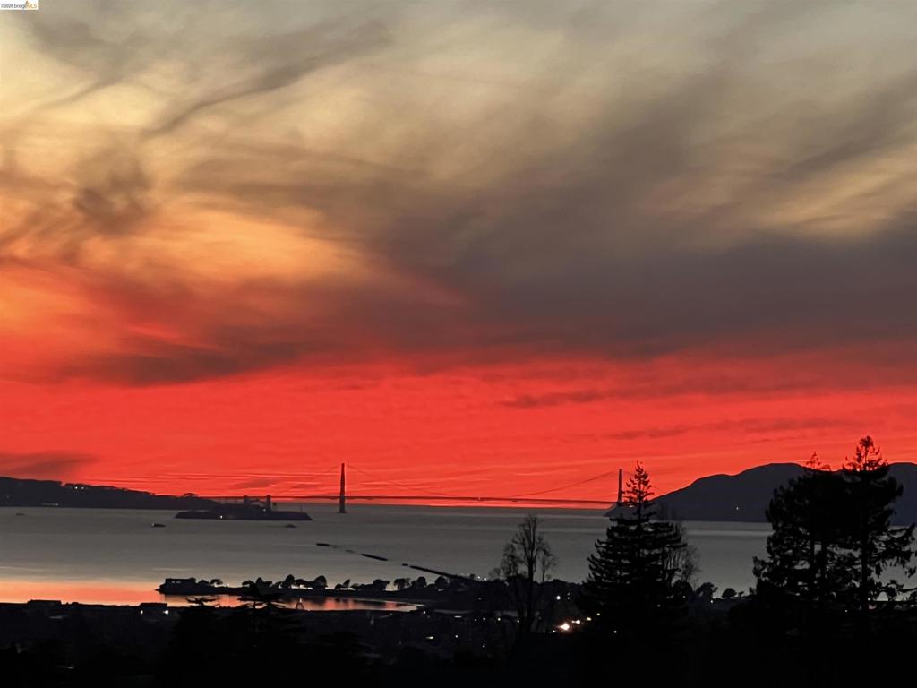 https://media.crmls.org/mediaz/291f2d65-5c1c-4242-89cb-ad8a1ef90e91.jpg?preset=X-Large