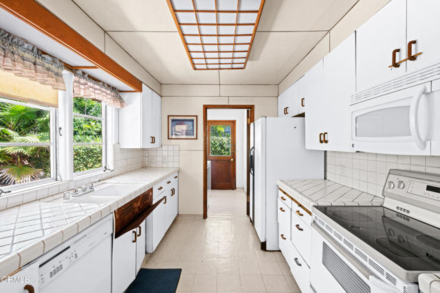 4369 Firmament Avenue, Encino CA: https://media.crmls.org/mediaz/291f3826-750c-408e-9c49-3b033221cda0.jpg