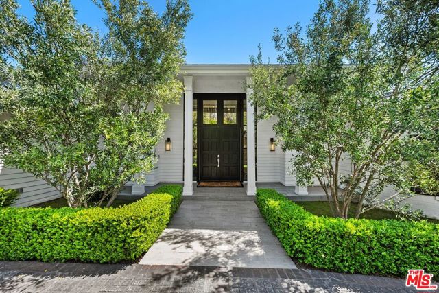 400 Chautauqua Boulevard, Pacific Palisades CA: https://media.crmls.org/mediaz/291fc052-a723-4c09-9d58-b80885850c1e.jpg