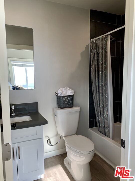 2647 GRANADA Street, Los Angeles CA: https://media.crmls.org/mediaz/29202378-e012-4480-adc9-f211ed8c6248.jpg