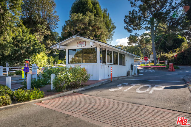2 Pine Tree Lane, Rolling Hills, California 90274, 7 Bedrooms Bedrooms, ,6 BathroomsBathrooms,Single Family Residence,For Sale,Pine Tree,24403715