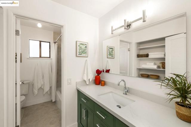 568 Vistamont Ave, Berkeley CA: https://media.crmls.org/mediaz/2920cc70-776c-46f7-8e42-e1290b84ad11.jpg